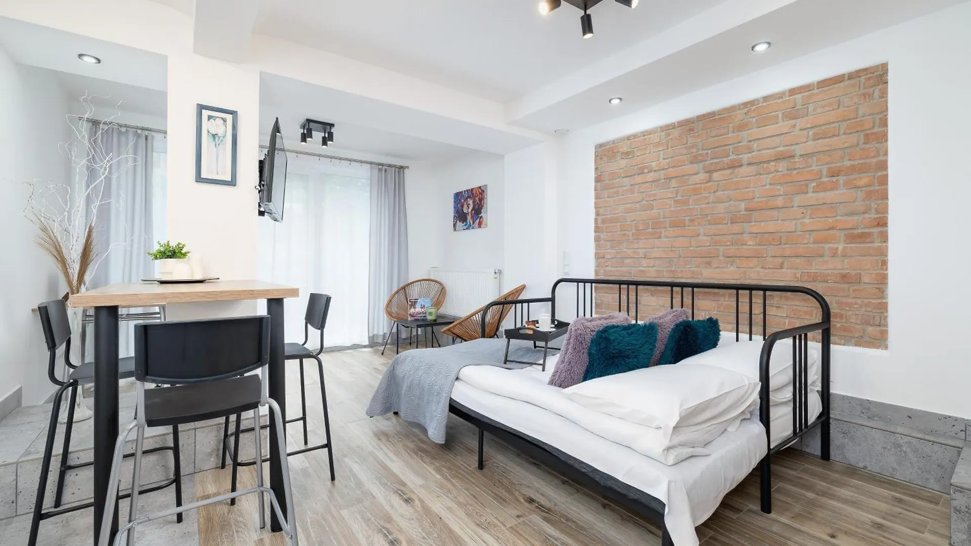 Classic & Elegant Apartments Moniuszki In Krakow By Noclegi Renters 0*,  Poland