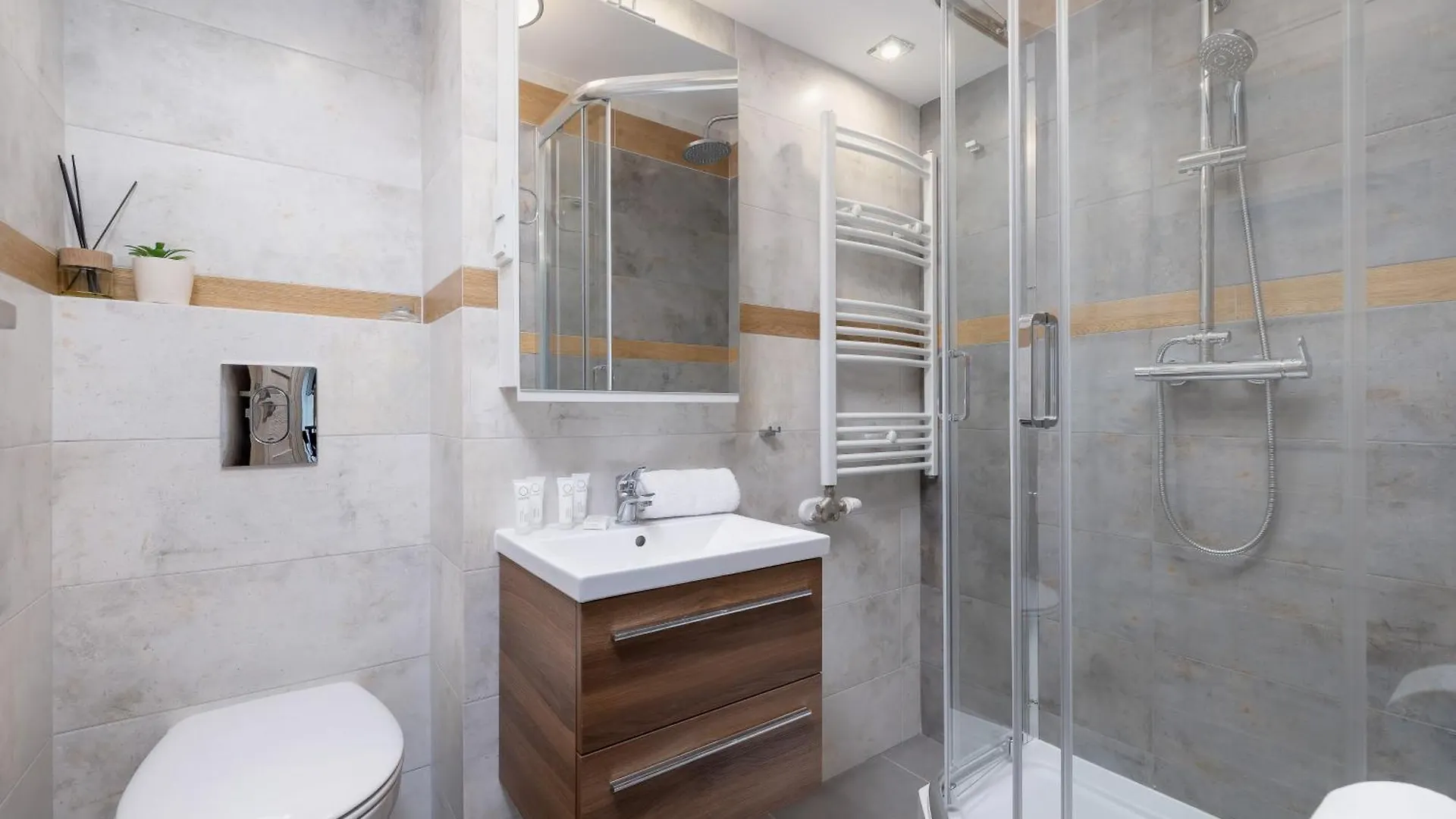 Classic & Elegant Apartments Moniuszki In Krakow By Noclegi Renters
