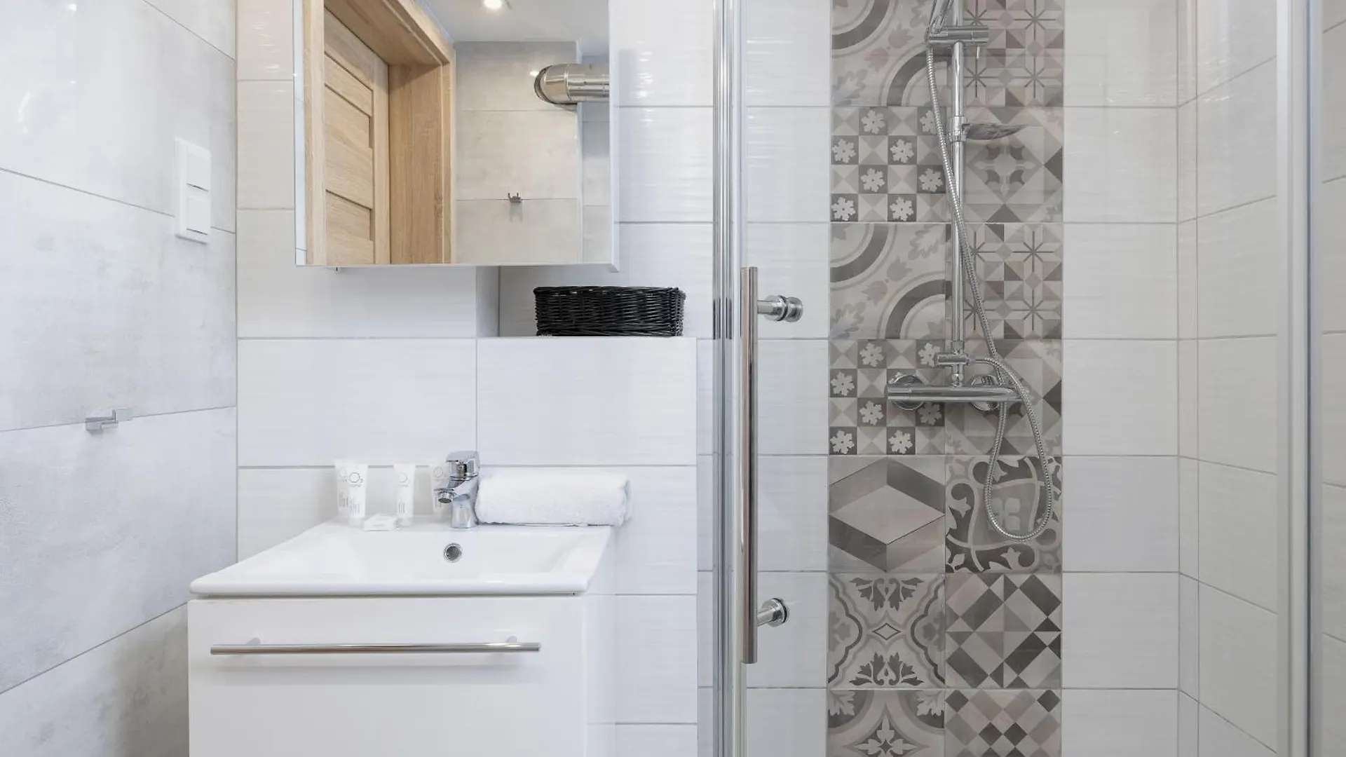 Classic & Elegant Apartments Moniuszki In Krakow By Noclegi Renters 0*,  Poland