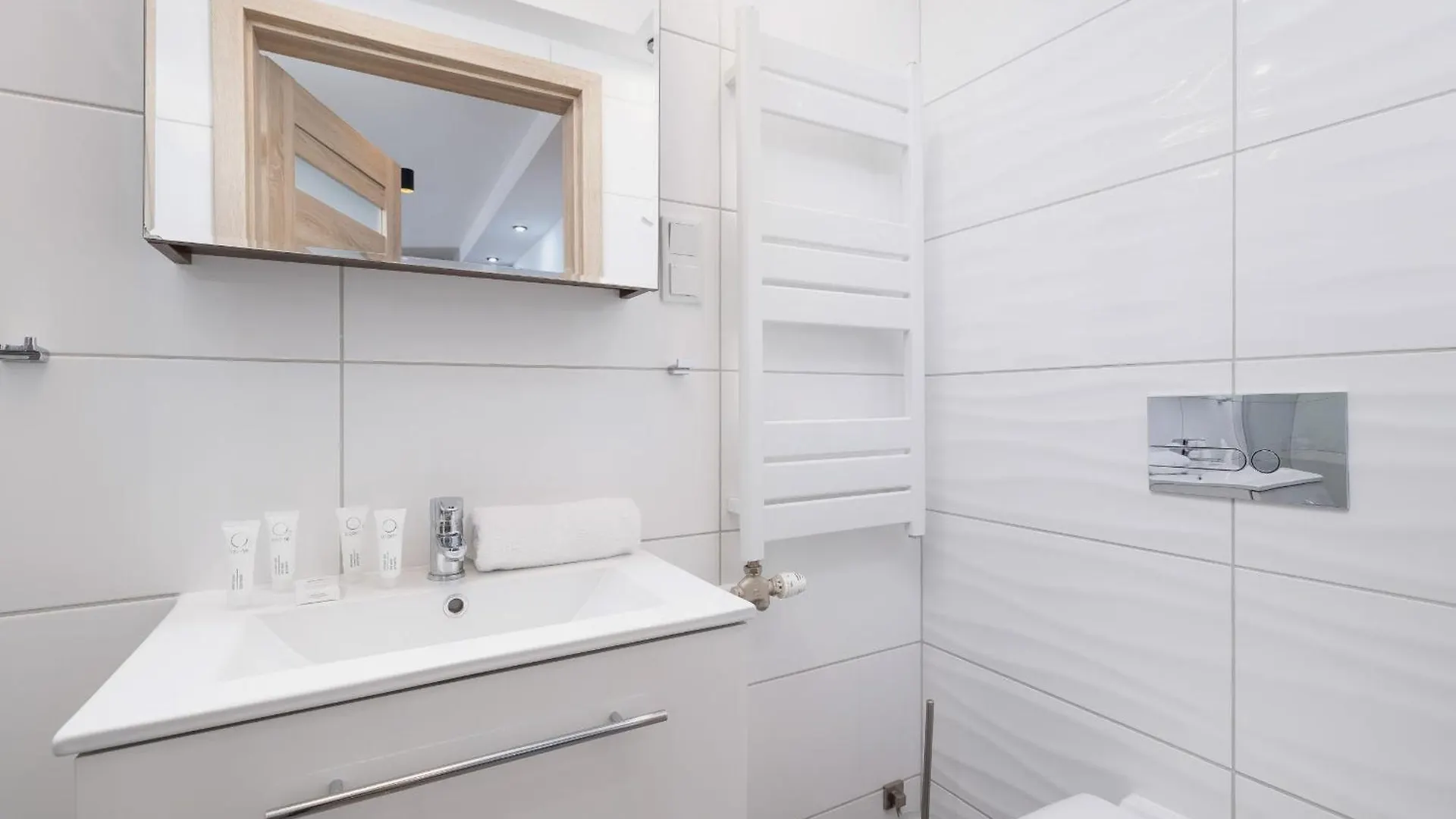 Classic & Elegant Apartments Moniuszki In Krakow By Noclegi Renters