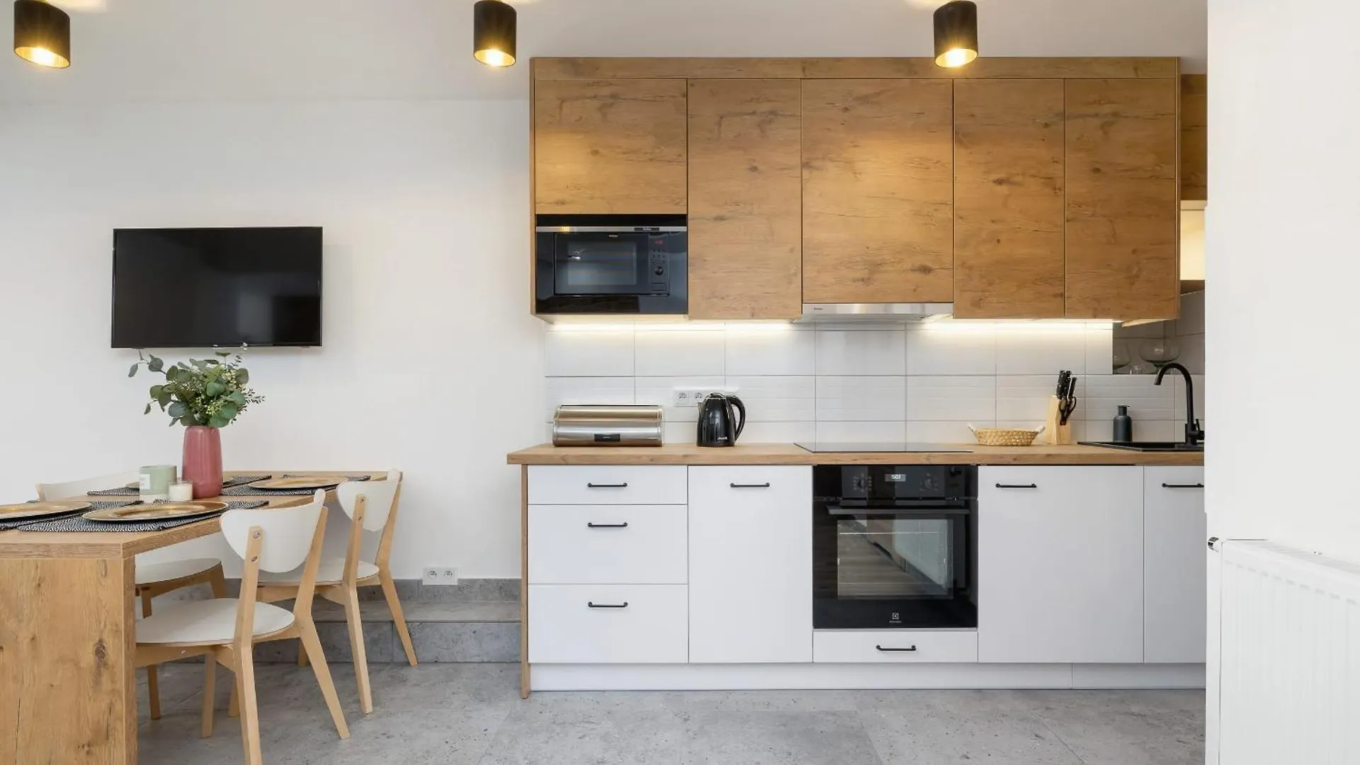 Classic & Elegant Apartments Moniuszki In Krakow By Noclegi Renters