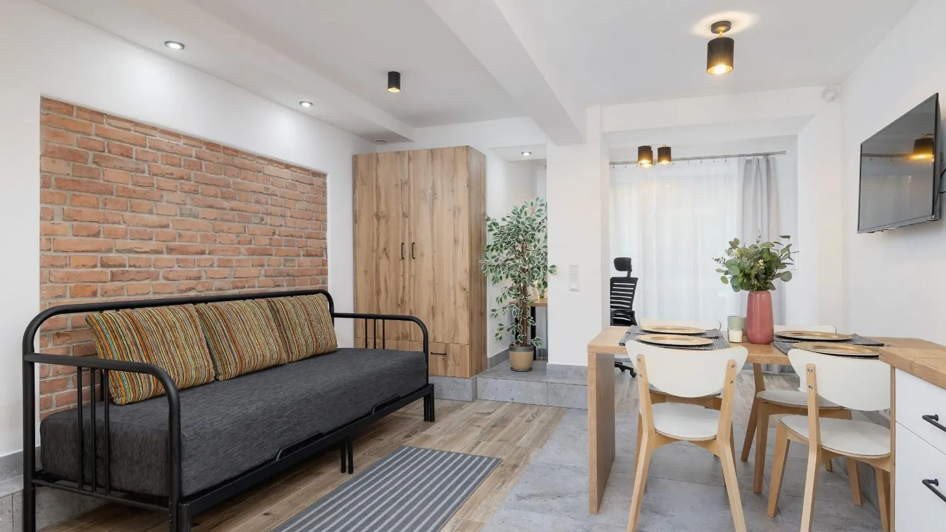 Classic & Elegant Apartments Moniuszki In Krakow By Noclegi Renters